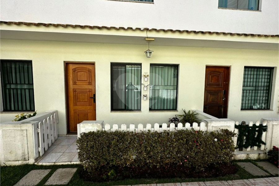 Casa à venda com 3 quartos, sendo 1 suíte, no condomínio Residencial Jardim das Palmas, São Paulo - SP