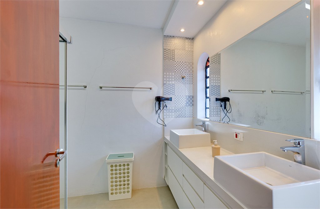 Casa Térrea à venda com 5 quartos, sendo 2 suítes, em Alto da Boa Vista, São Paulo, SP