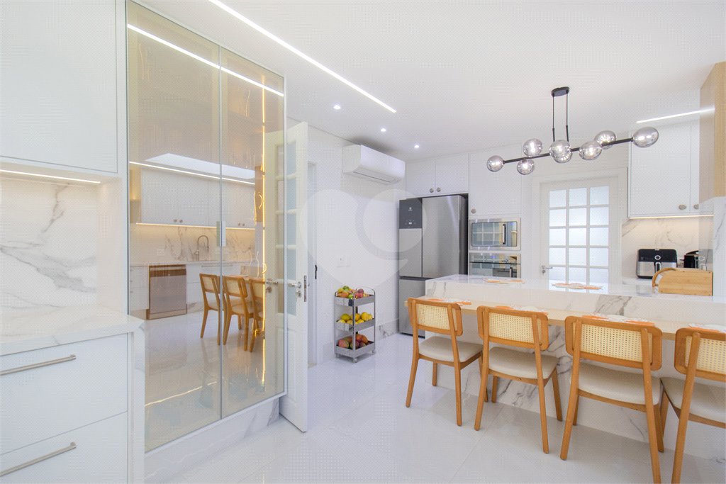 Casa à venda com 4 suítes no condomínio Conde D Eu, São Paulo - SP