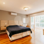 Casa à venda com 5 quartos, sendo 4 suítes, no condomínio Figueira Garden, Atibaia - SP