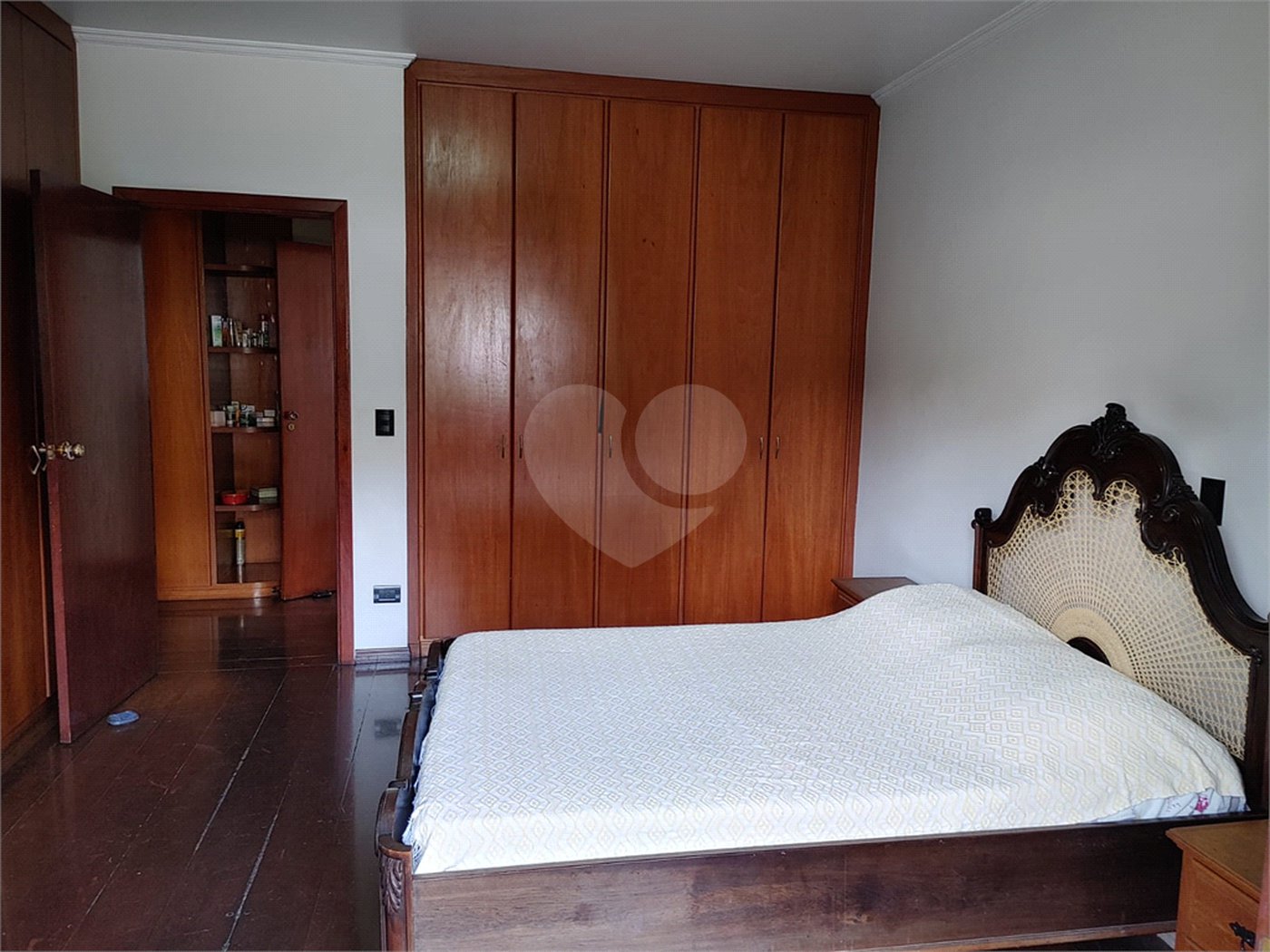 Casa à venda com 4 quartos, sendo 2 suítes, em Parque dos Príncipes, São Paulo, SP