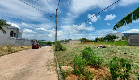 Casa à venda com 4 quartos, sendo 2 suítes,  no condomínio Vivendas do Mendanha, Rio de Janeiro - RJ