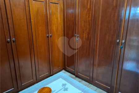 Sobrado à venda com 4 quartos, sendo 2 suítes,  em Jardim Leonor, São Paulo, SP