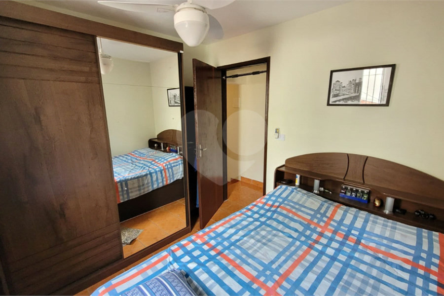 Casa à venda com 4 quartos, sendo 1 suíte, em Parque Maria Domitila, São Paulo, SP