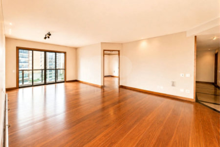 Apartamento à venda com 3 suítes em Moema, São Paulo, SP
