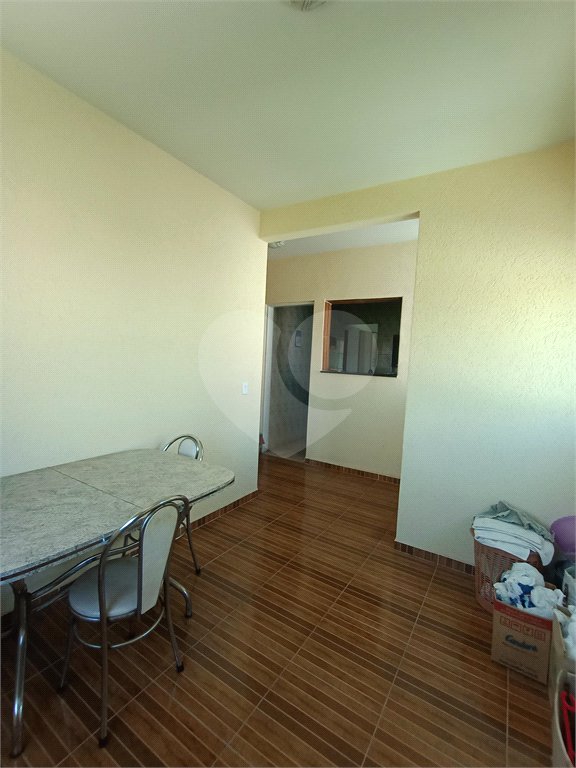 Casa à venda com 4 quartos, sendo 1 suíte, no condomínio Shangri-la, Atibaia - SP