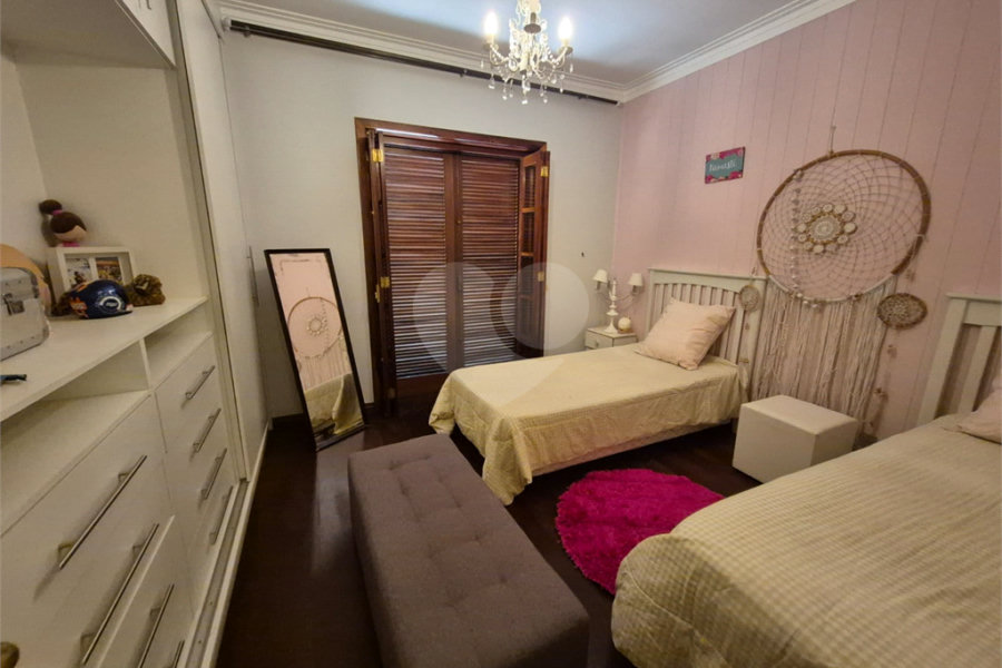 Casa à venda com 3 quartos, sendo 1 suíte, no condomínio Parque Petrópolis 4 Secção, Mairiporã - SP