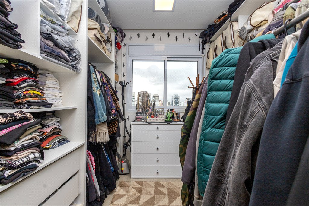 Apartamento à venda com 2 quartos, sendo 1 suíte,  em Vila Olímpia, São Paulo, SP