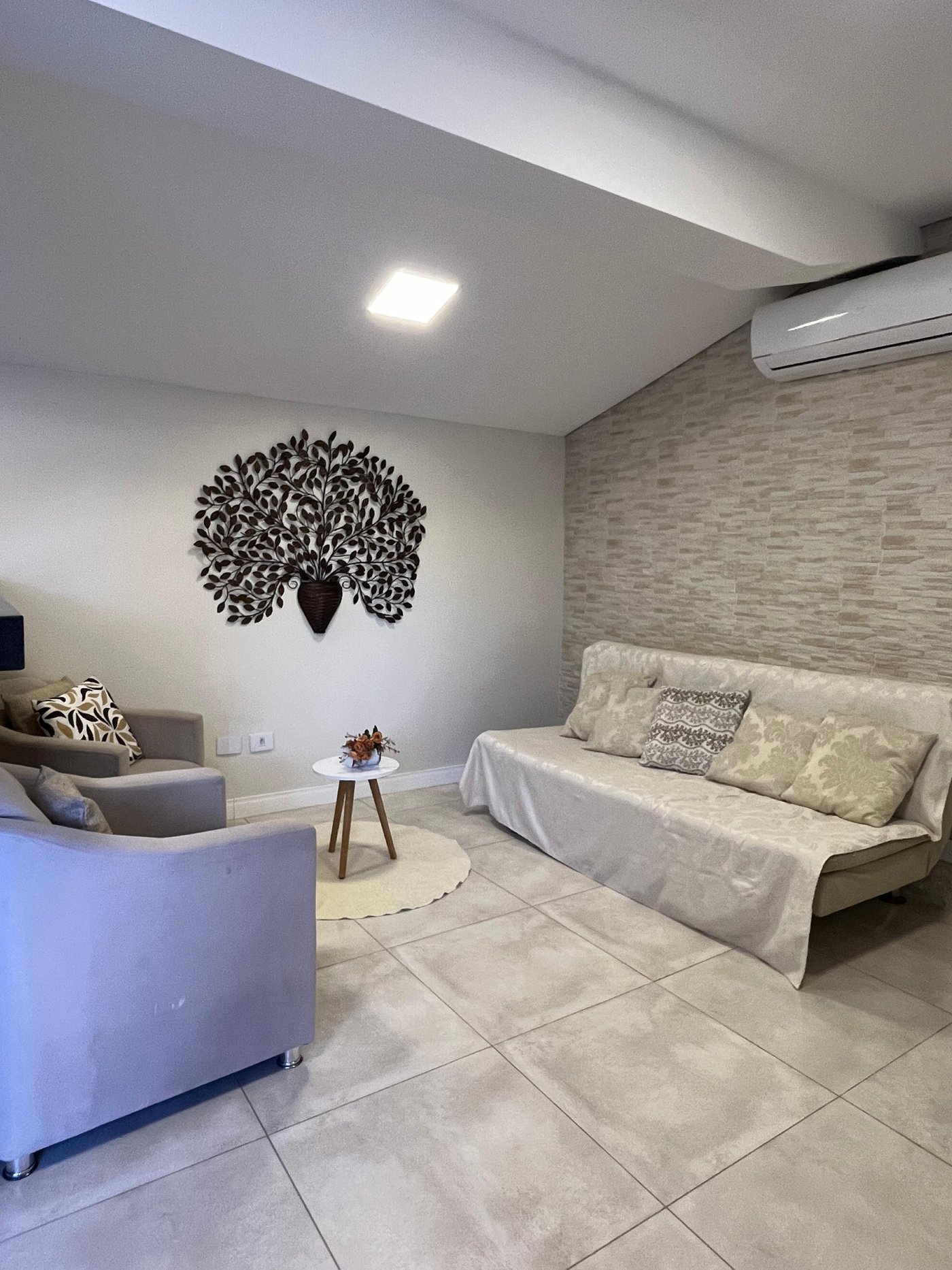 Casa à venda com 8 quartos, sendo 2 suítes, em Flórida, Praia Grande, SP