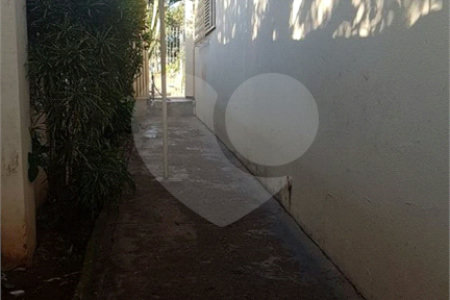 Casa térrea para venda em Araraquara/SP.