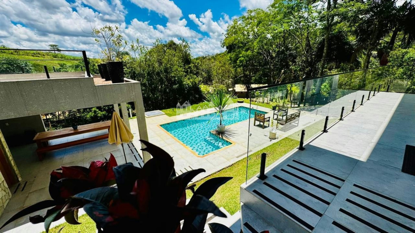 Casa à venda com 4 suítes no condomínio Portal Ouro Verde, Atibaia - SP