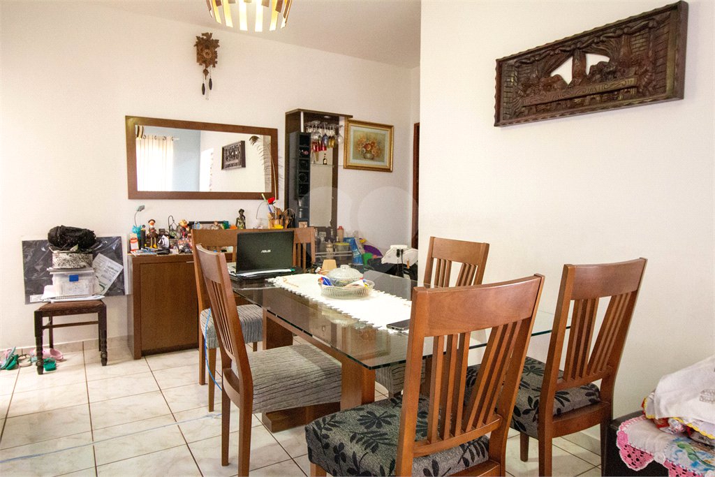 Sobrado à venda com 4 quartos, sendo 1 suíte,  em Vila Aguiar, São Roque, SP