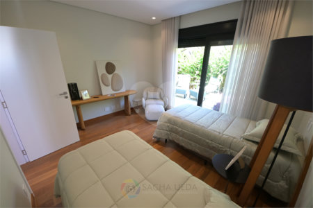 Casa à venda com 4 suítes no condomínio Villa dos Pinheiros, Indaiatuba - SP