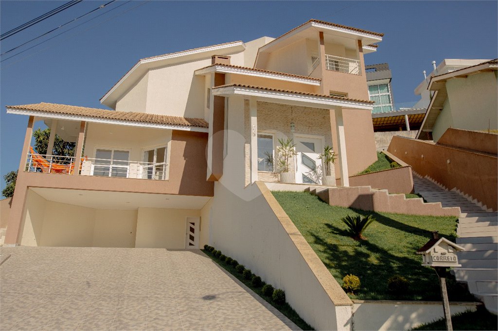 Sobrado à venda ou para alugar com 4 suítes em Jardim Imperial Hills Iii, Arujá, SP