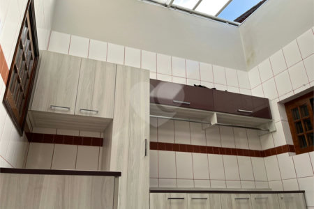 Casa Térrea à venda com 5 quartos, sendo 3 suítes,  em Vila Oliveira, Mogi das Cruzes, SP