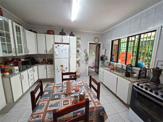 Sobrado à venda com 4 quartos, sendo 1 suíte,  em Perdizes, São Paulo, SP