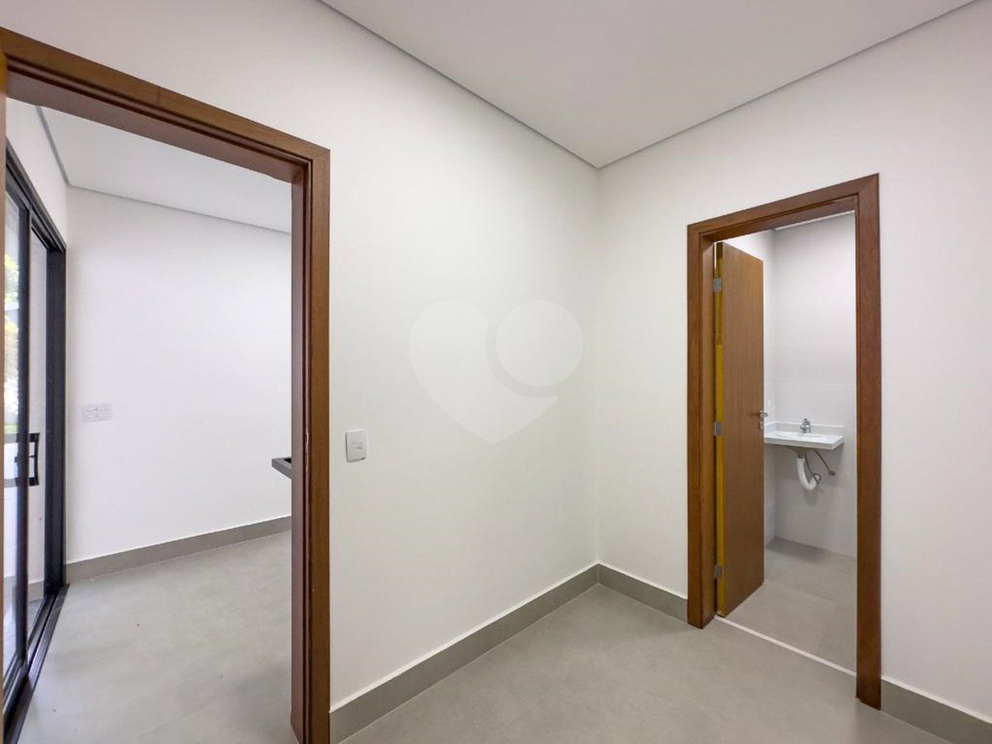 Casa à venda com 4 quartos, sendo 3 suítes, no condomínio Estância Marambaia, Vinhedo - SP