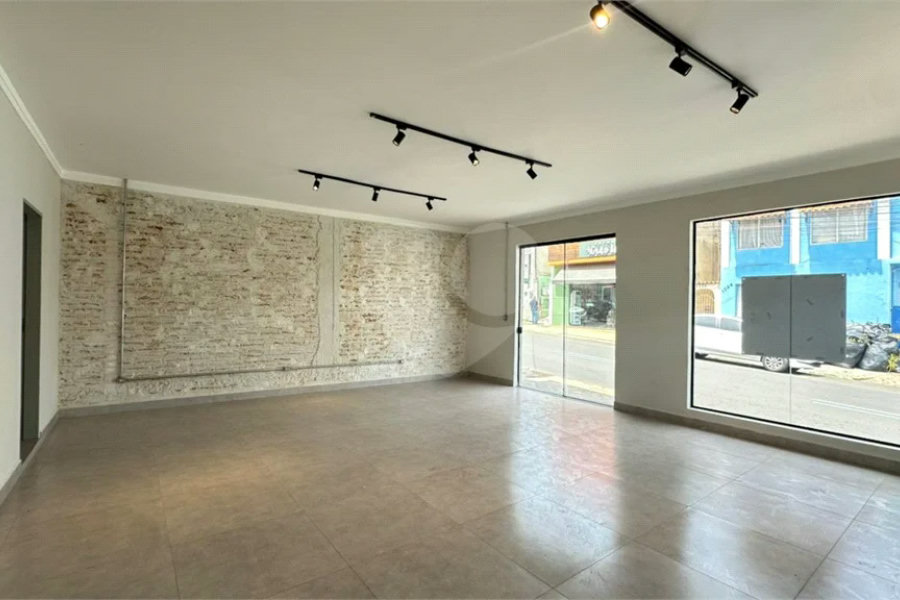 Salão com estacionamento para alugar em rua Xv de Novembro Piracicaba