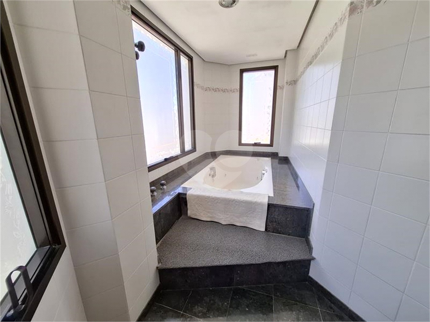 Apartamento, a venda, com 300m² de área privativa, 4 suítes, 4 vagas - Santana / SP