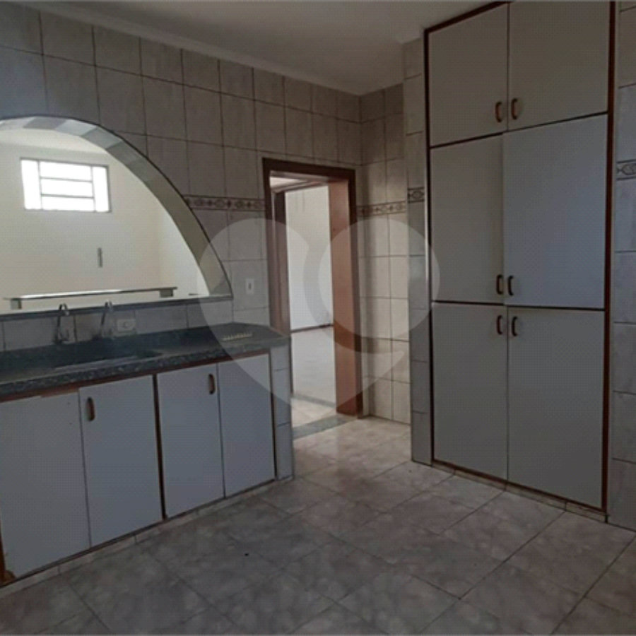 Casa térrea para venda, com 3 dormitórios, sendo 1 suíte.