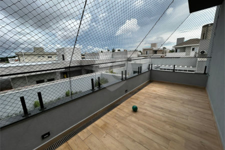 Casa de alto padrão para venda no condomínio Damha III.