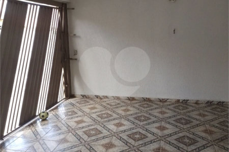 Casa térrea para venda, com 3 dormitórios, sendo 1 suíte.