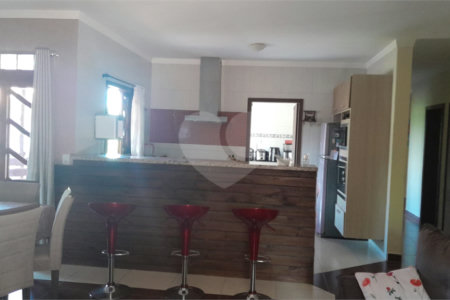 Chácara à venda com 3 quartos, sendo 2 suítes,  em Monterrey, Louveira, SP