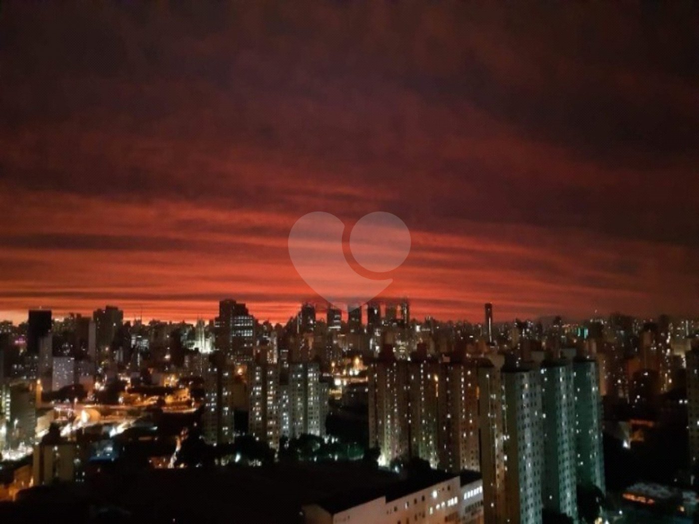 Apartamento à venda no Brás, 1 quarto, varanda, garagem, semimobiliado