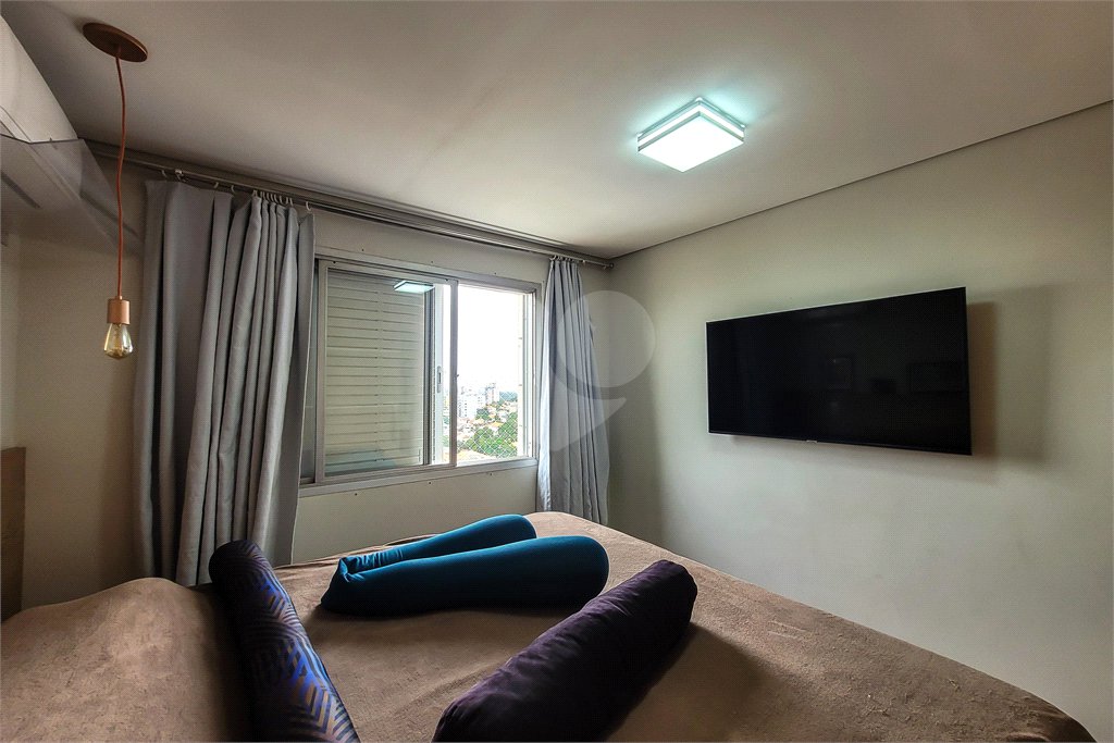 Apartamento de 143m² com 3 dormitórios e 2 vagas de garagem.