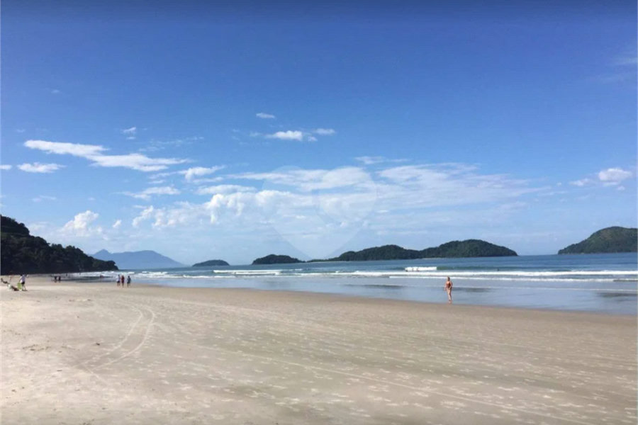 Maravilhosa Casa em Condomínio com 4 Suítes na Praia de Juquehy!!!