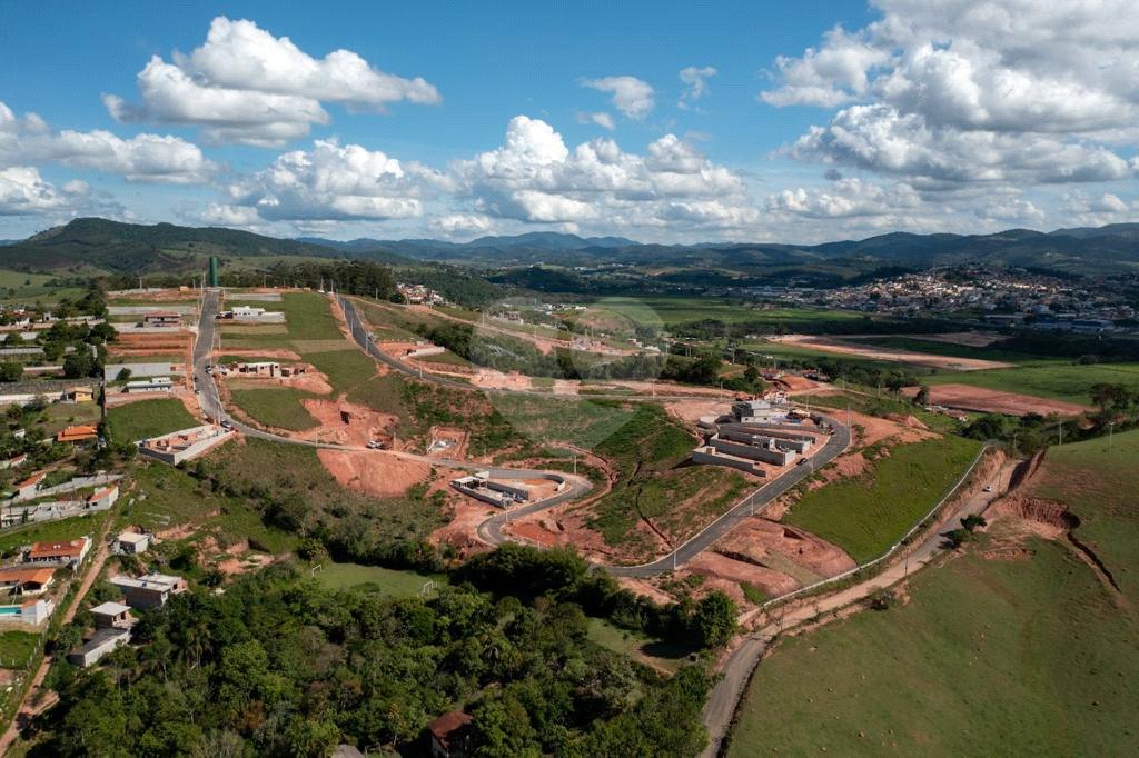 Terrenos a partir 300 metros em condomínio fechado e pronto para construir, aceita financiamento