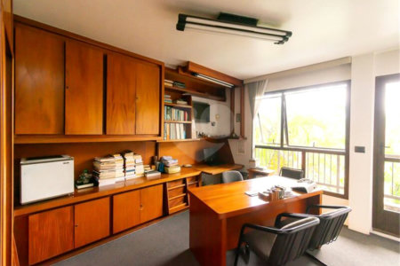 Casa à venda com 8 quartos, sendo 2 suítes, em Indianópolis, São Paulo, SP