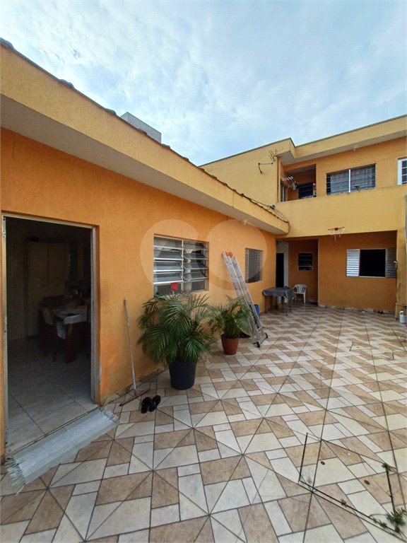 Casa à venda com 3 quartos, sendo 1 suíte,  em Jardim Santa Mônica, São Paulo, SP