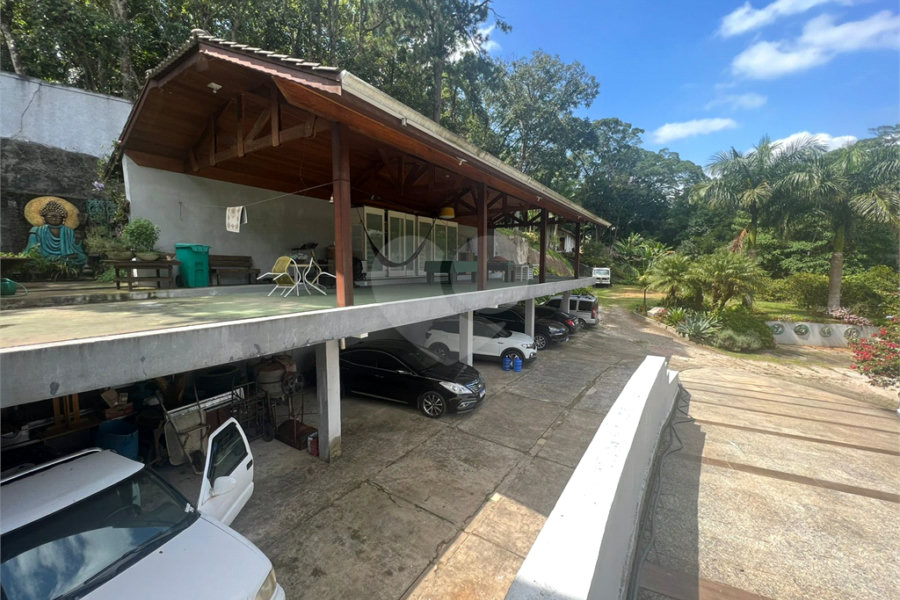 Casa à venda com 6 quartos, sendo 5 suítes, no condomínio Alpes da Cantareira, Mairiporã - SP