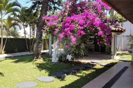 Casa à venda com 8 quartos, sendo 6 suítes,  no condomínio Acapulco, Guarujá - SP