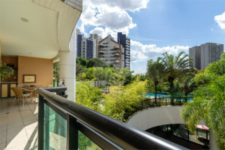 Apartamento à venda com 3 suítes em Vila Suzana, São Paulo, SP