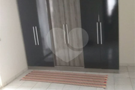 Sobrado à venda com 3 quartos em Vila Nivi, São Paulo, SP