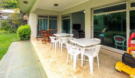 Casa Térrea à venda com 4 quartos, sendo 1 suíte,  em Alto da Boa Vista, São Paulo, SP