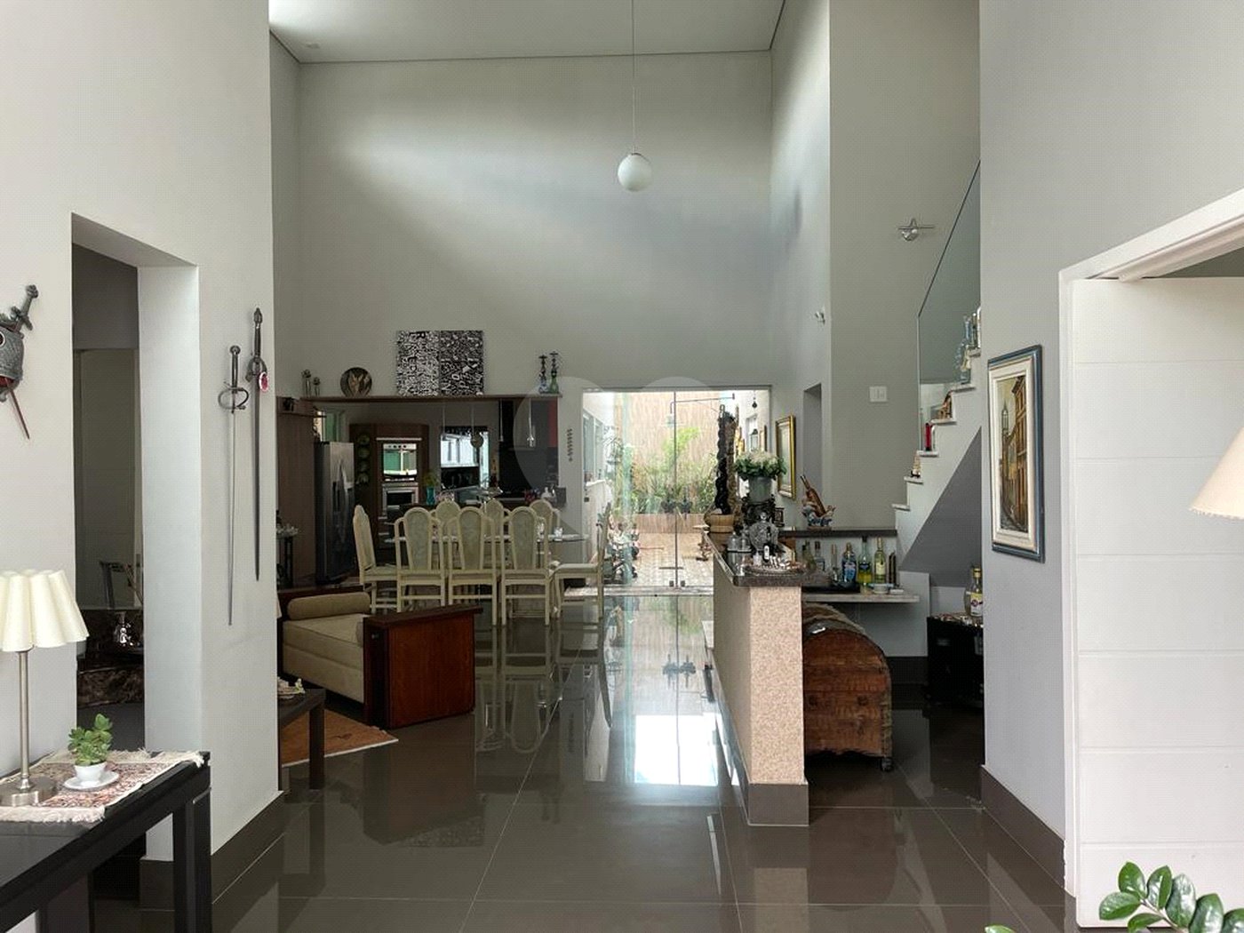 Casa à venda com 4 quartos, sendo 3 suítes, no condomínio Vila Hípica I, Vinhedo - SP