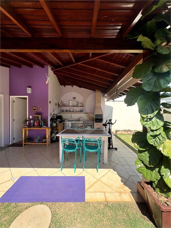 Casa à venda com 3 quartos, sendo 1 suíte, no condomínio Residencial Grape Village, Vinhedo - SP