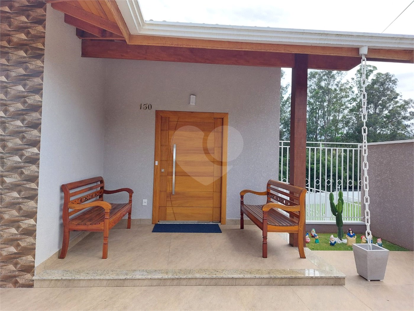 Casa à venda com 4 suítes no condomínio Shambala I, Atibaia - SP