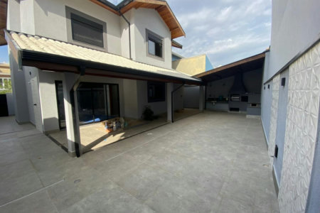 Casa à venda com 3 quartos, sendo 1 suíte, no condomínio Jardim Flamboyant, Hortolândia - SP