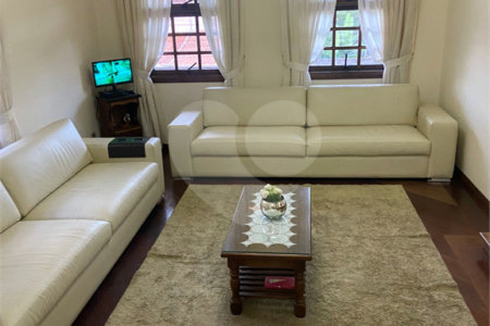 Sobrado à venda com 3 quartos, sendo 1 suíte,  em Vila Suissa, Mogi das Cruzes, SP