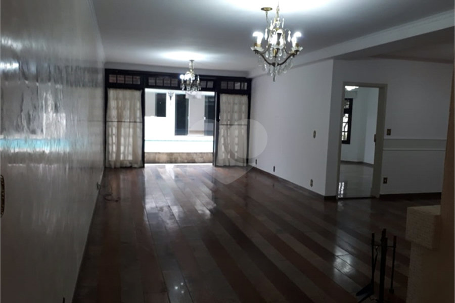 Sobrado à venda com 5 quartos, sendo 3 suítes, em Tremembé, São Paulo, SP