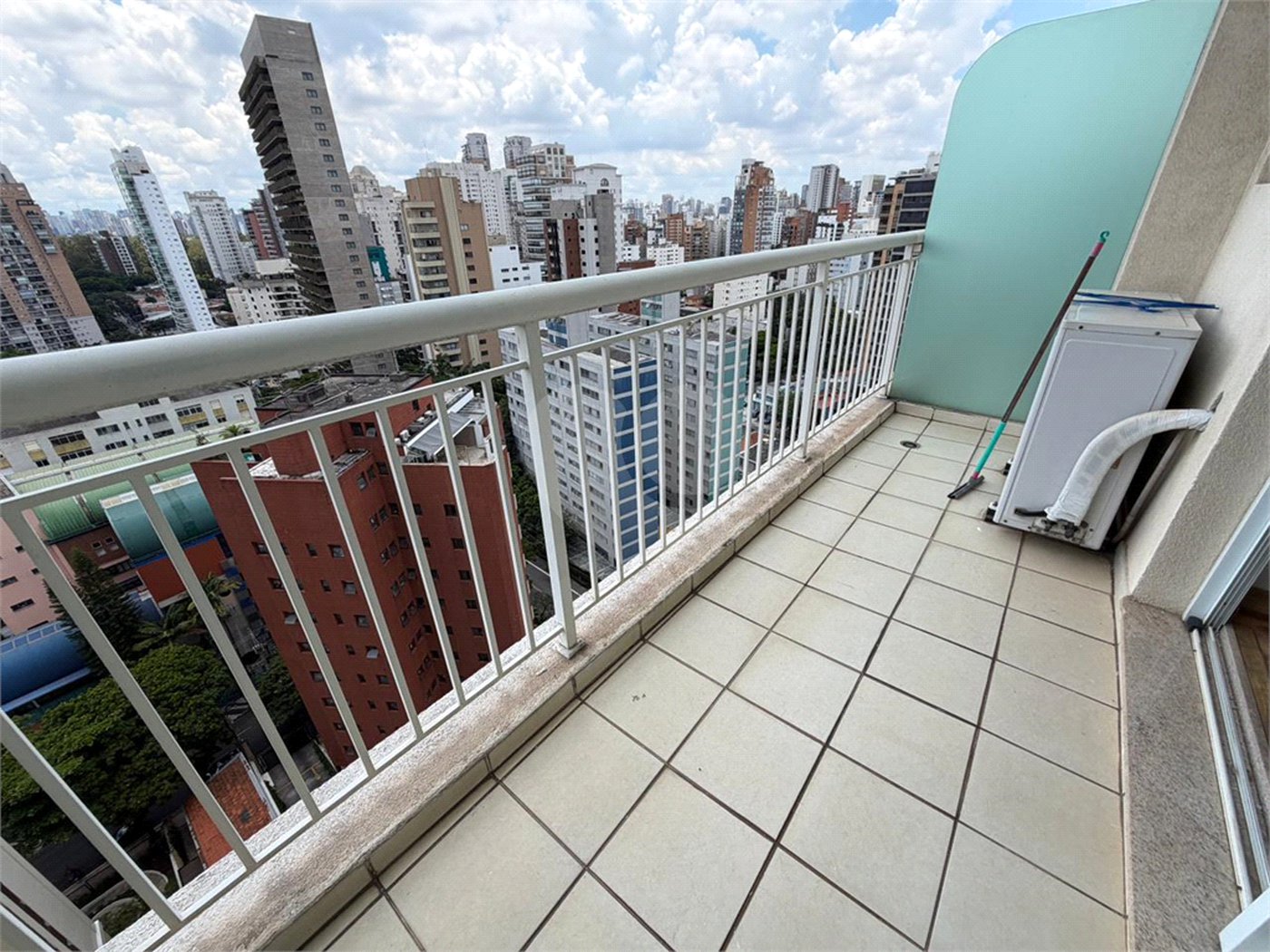 Duplex à venda ou para alugar com 1 suíte em Vila Nova Conceição, São Paulo, SP