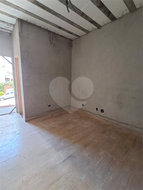 Sobrado à venda com 3 quartos, sendo 1 suíte,  em Vila Laís, São Paulo, SP