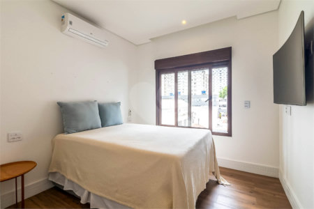 Casa de Vila à venda com 4 quartos, sendo 3 suítes, em Vila Nova Conceição, São Paulo, SP