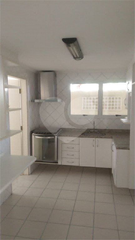 Casa à venda com 4 quartos, sendo 2 suítes, no condomínio Vila D'amalfi, Sorocaba - SP