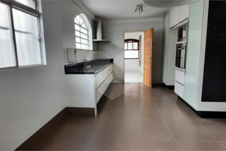Sobrado à venda com 3 quartos, sendo 1 suíte, em Vila Firmiano Pinto, São Paulo, SP