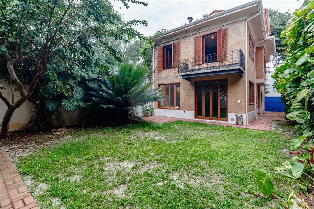 Casa à venda com 3 quartos, sendo 2 suítes, em Jardim América, São Paulo, SP